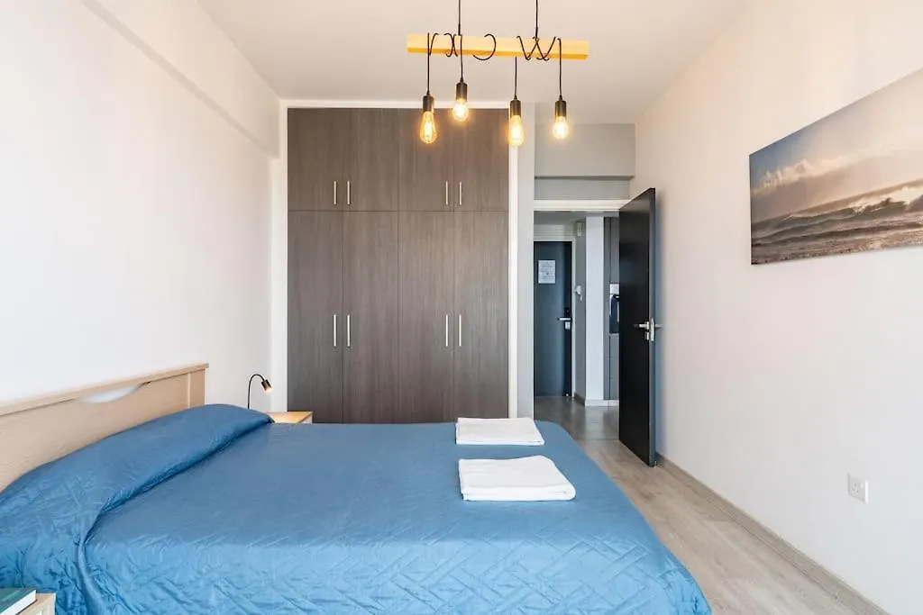 아파트 Must Stay - Finikoudes Seaview 라르나카