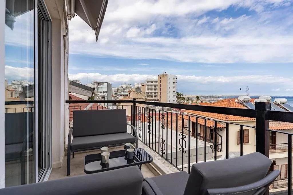 Must Stay - Finikoudes Seaview 라르나카 아파트