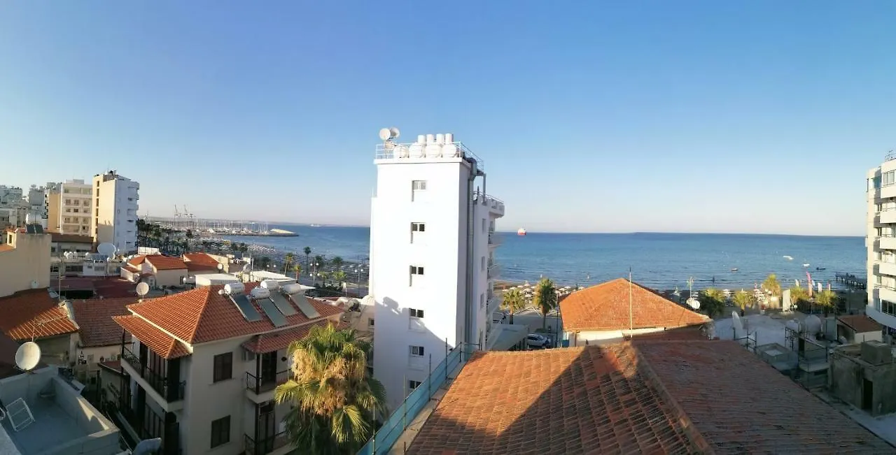 아파트 Must Stay - Finikoudes Seaview 라르나카