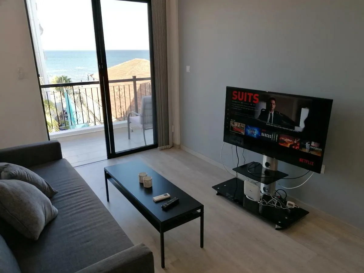 Must Stay - Finikoudes Seaview 라르나카