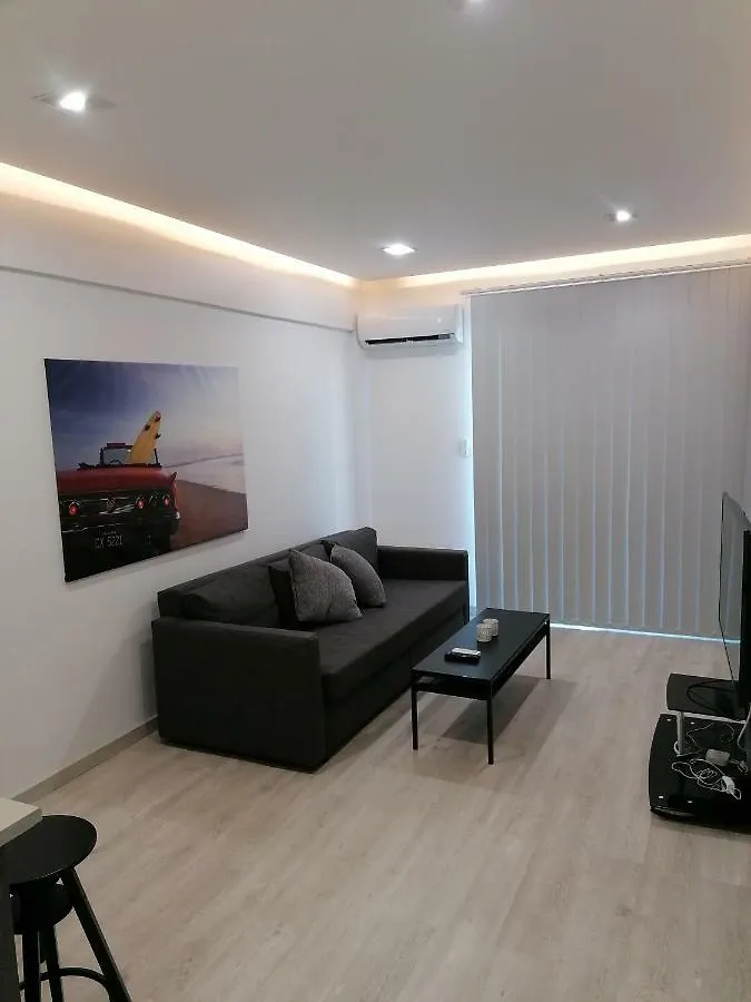Must Stay - Finikoudes Seaview 라르나카 아파트