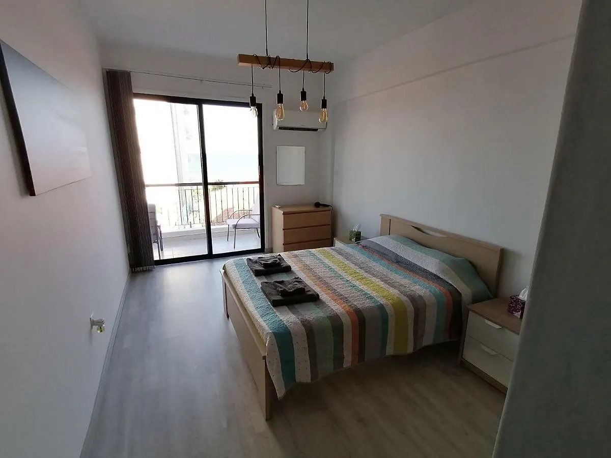Must Stay - Finikoudes Seaview 라르나카